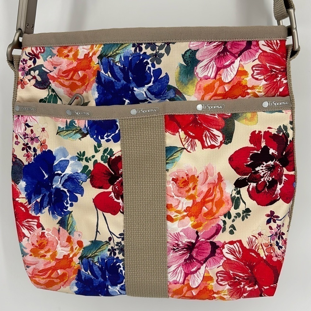 LeSportsac Essential Weekender Hobo Adjustable Crossbody Bag in Waterlily Garden